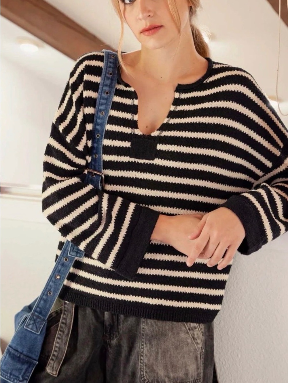 Blu Pepper Soft Slouchy Striped Black and White V-Neck Women's Knit Sweater M